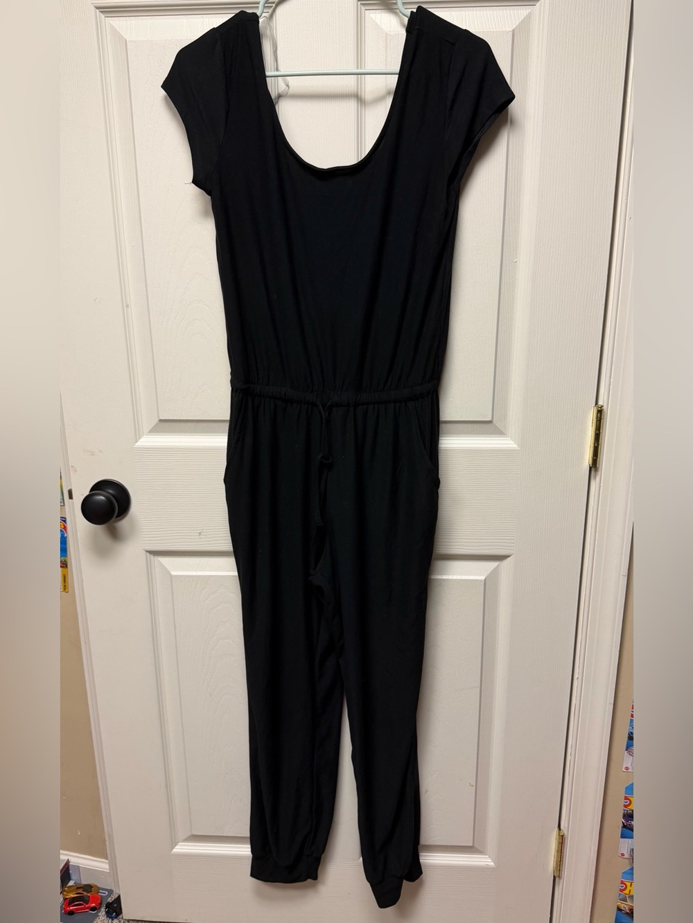 Derek Heart Black Scoop Neck Top